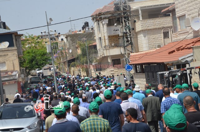 فيديو: كفرقاسم يتيمه اليوم ... الالاف في تشيع المرشد والمؤسس فضيلة العلامة الشيخ عبدالله نمر درويش الى مثواه الاخير